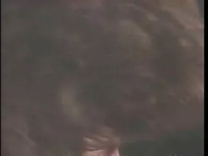 Adolescent soufflant ...