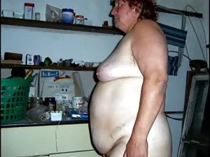 Brunette aimante str ...